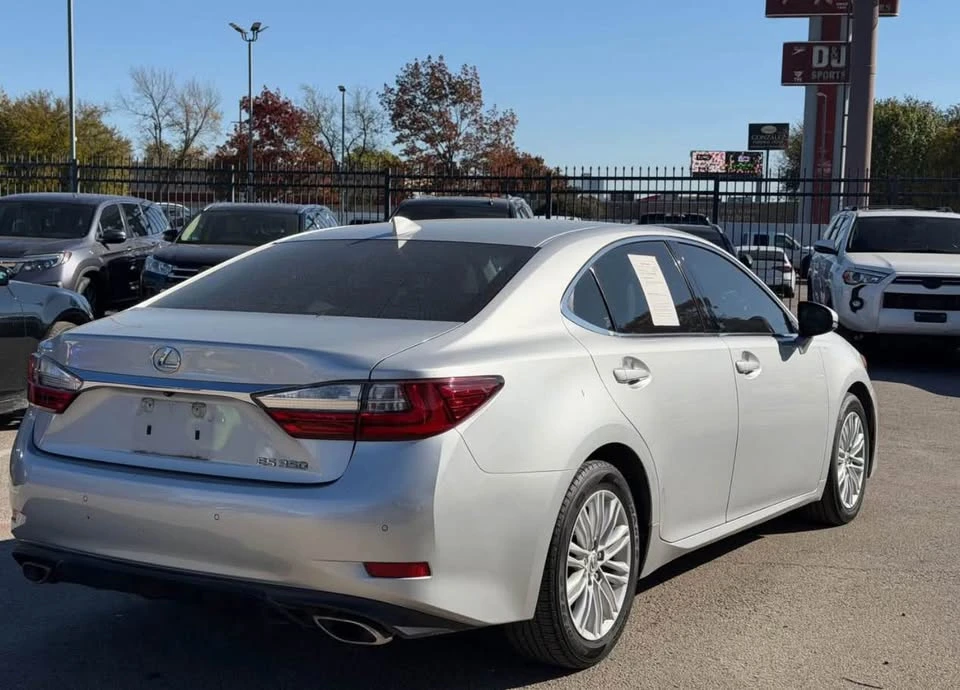2017 Lexus ES 6th Gen - Image 4 of 9