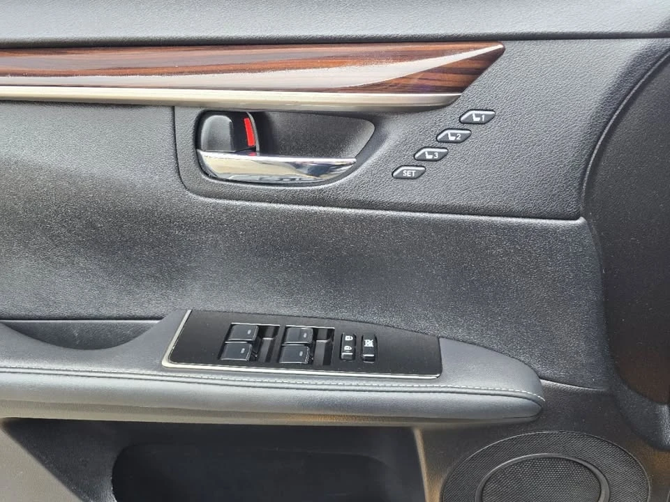 2017 Lexus ES 6th Gen - Image 12 of 18