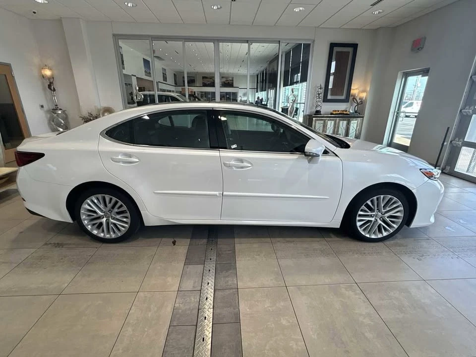 2017 Lexus ES 6th Gen - Image 2 of 10