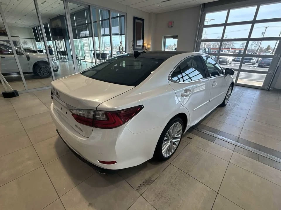 2017 Lexus ES 6th Gen - Image 5 of 10