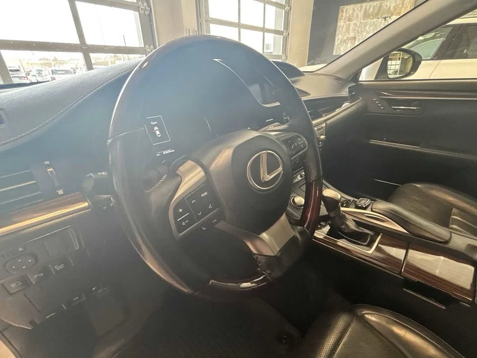 2017 Lexus ES 6th Gen - Image 7 of 10
