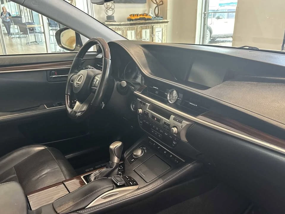 2017 Lexus ES 6th Gen - Image 6 of 10