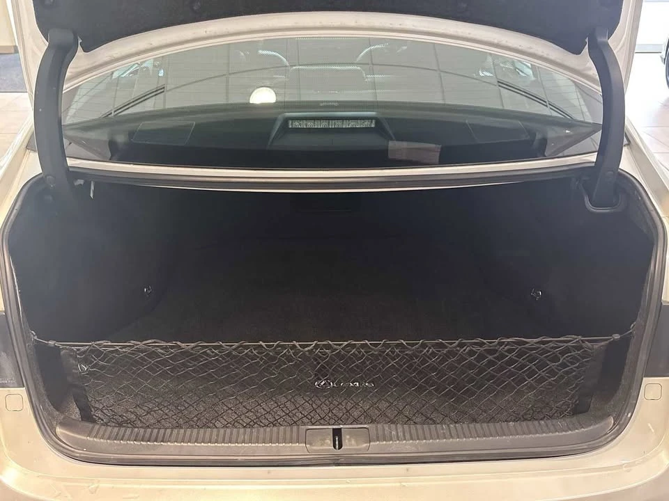 2017 Lexus ES 6th Gen - Image 9 of 10