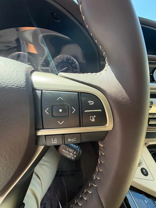 2017 Lexus ES 6th Gen - Image 10 of 12