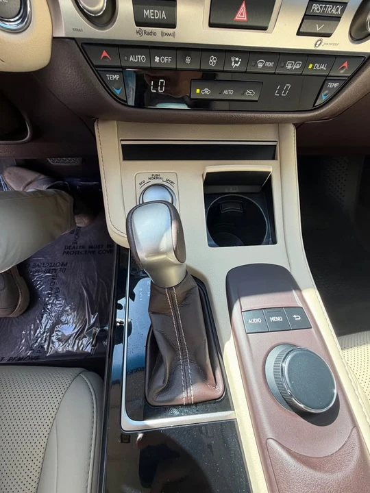 2017 Lexus ES 6th Gen - Image 8 of 12