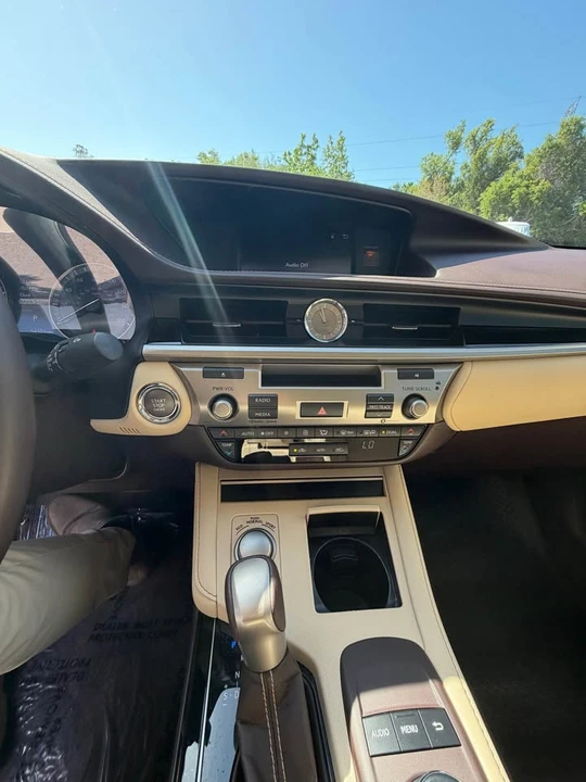 2017 Lexus ES 6th Gen - Image 7 of 12