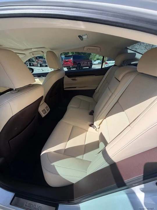 2017 Lexus ES 6th Gen - Image 11 of 12