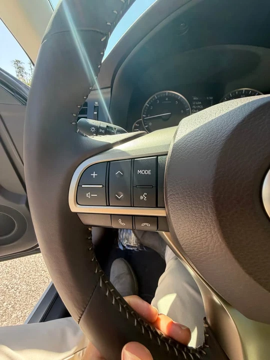 2017 Lexus ES 6th Gen - Image 9 of 12