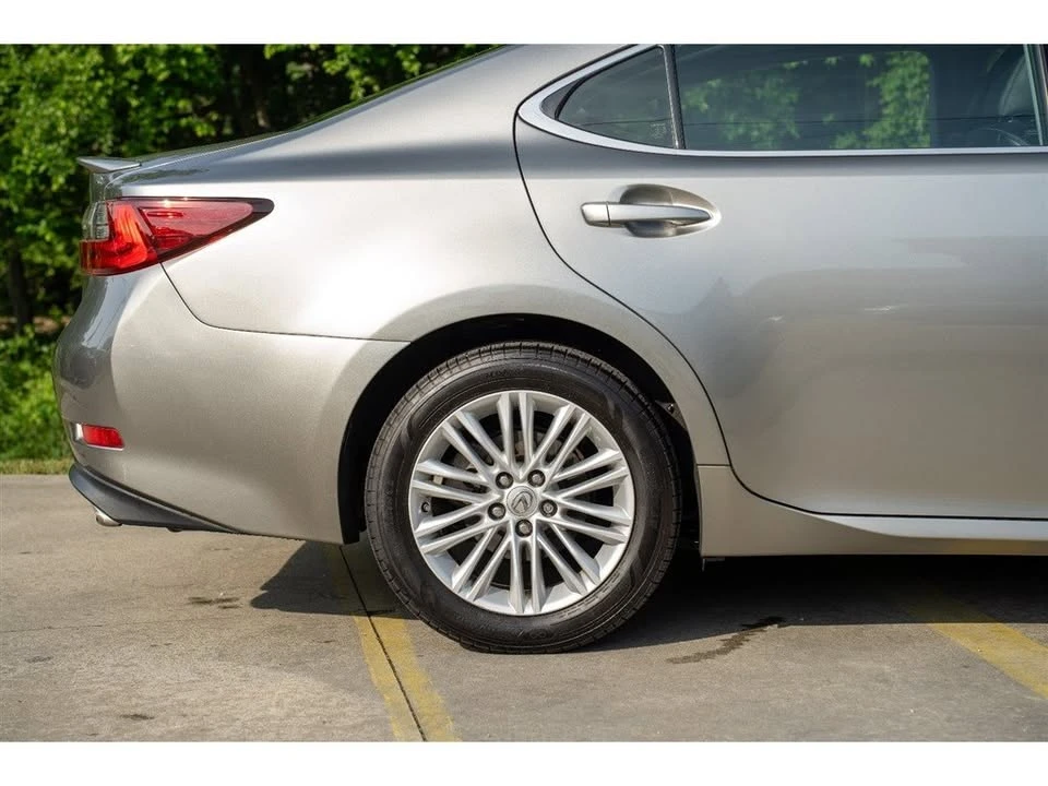 2017 Lexus ES 6th Gen - Image 3 of 19