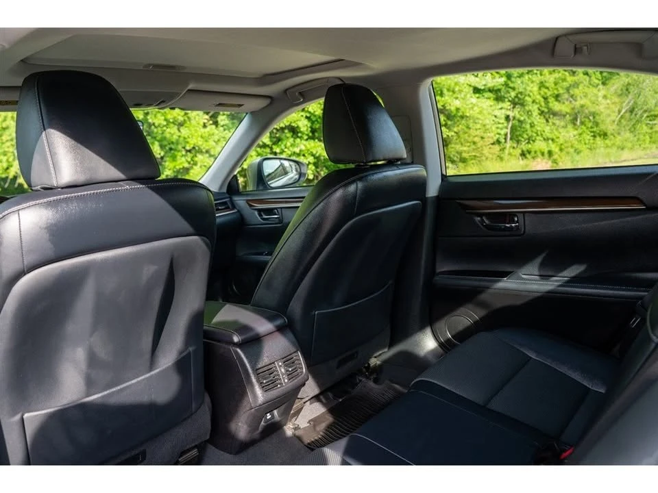 2017 Lexus ES 6th Gen - Image 15 of 19