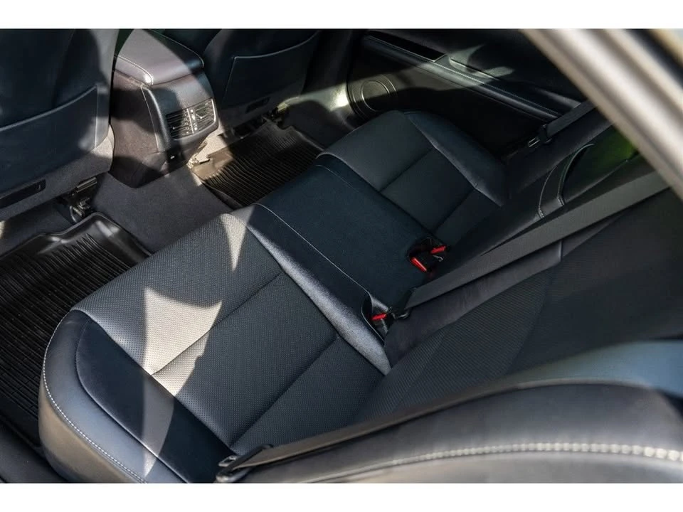 2017 Lexus ES 6th Gen - Image 14 of 19
