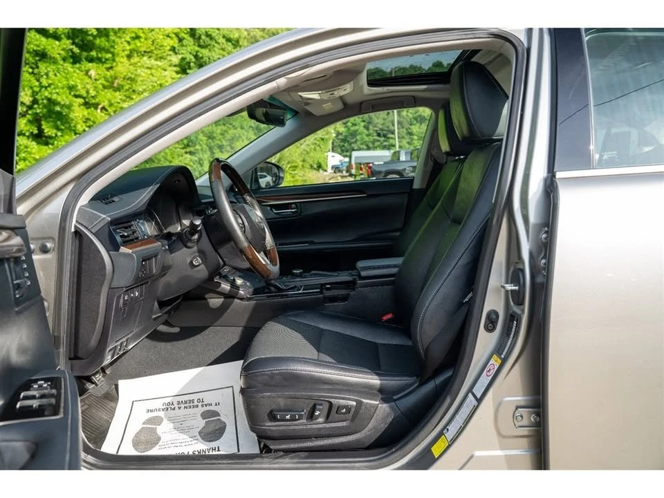 2017 Lexus ES 6th Gen - Image 18 of 19