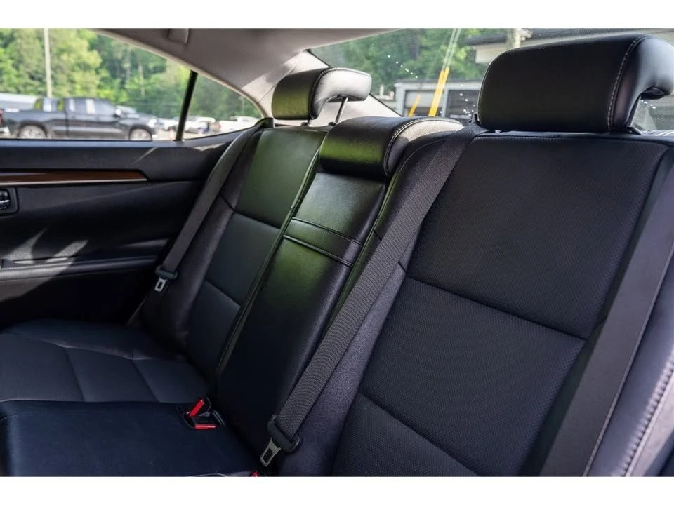 2017 Lexus ES 6th Gen - Image 13 of 19