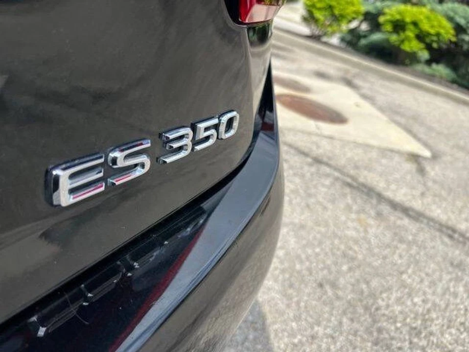 2017 Lexus ES 6th Gen - Image 14 of 20