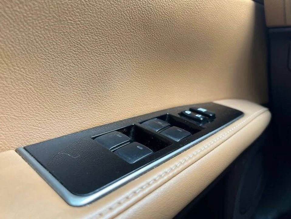 2017 Lexus ES 6th Gen - Image 16 of 20