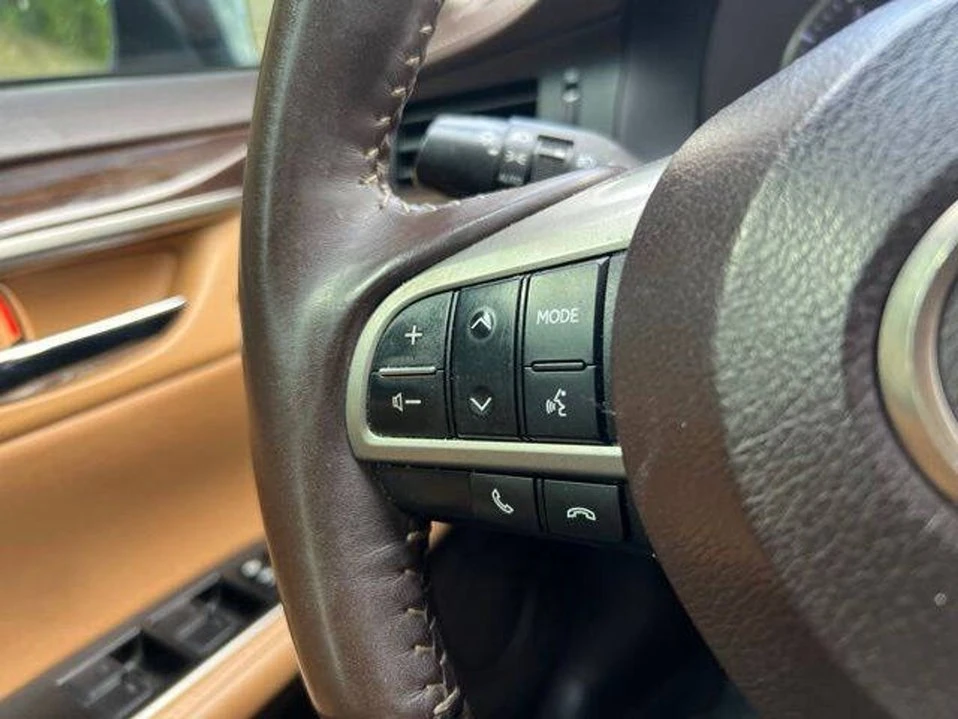 2017 Lexus ES 6th Gen - Image 19 of 20