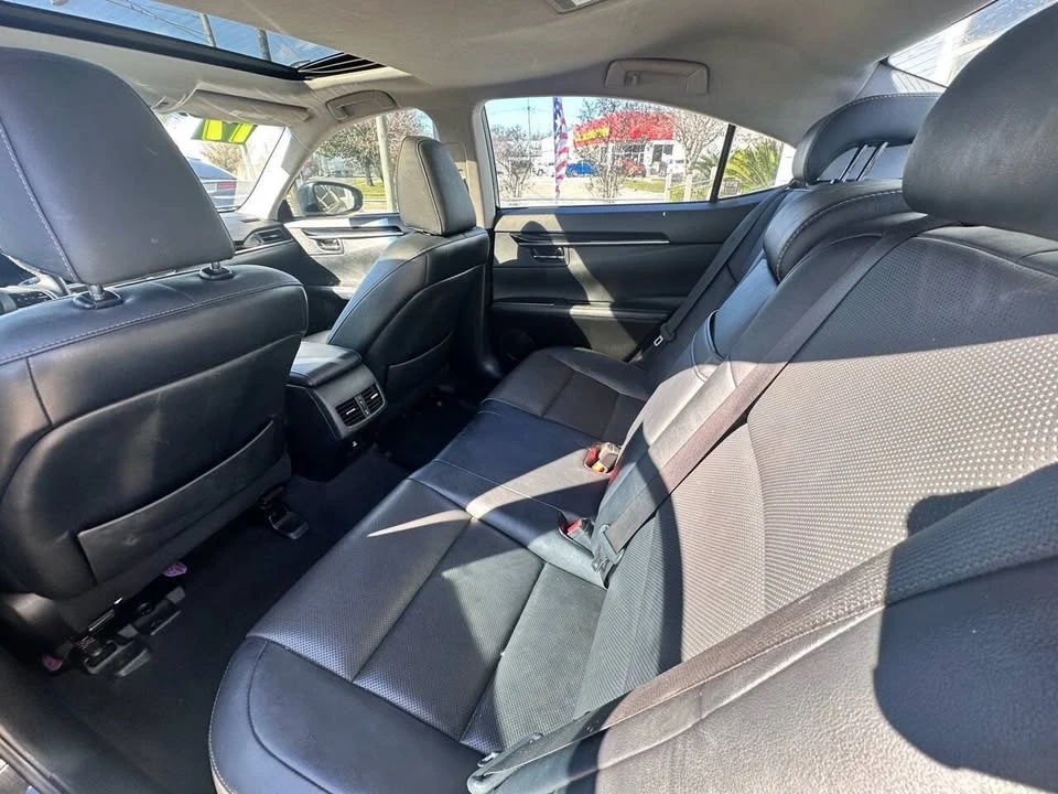 2017 Lexus ES 6th Gen - Image 6 of 13