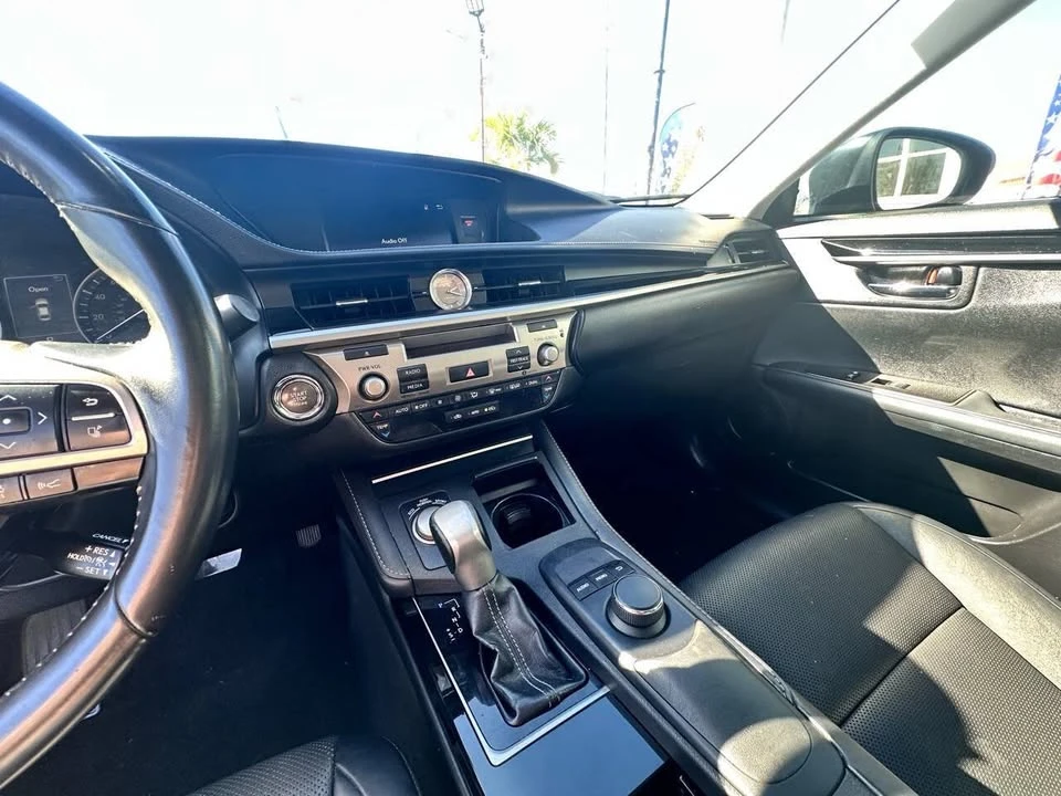2017 Lexus ES 6th Gen - Image 11 of 13