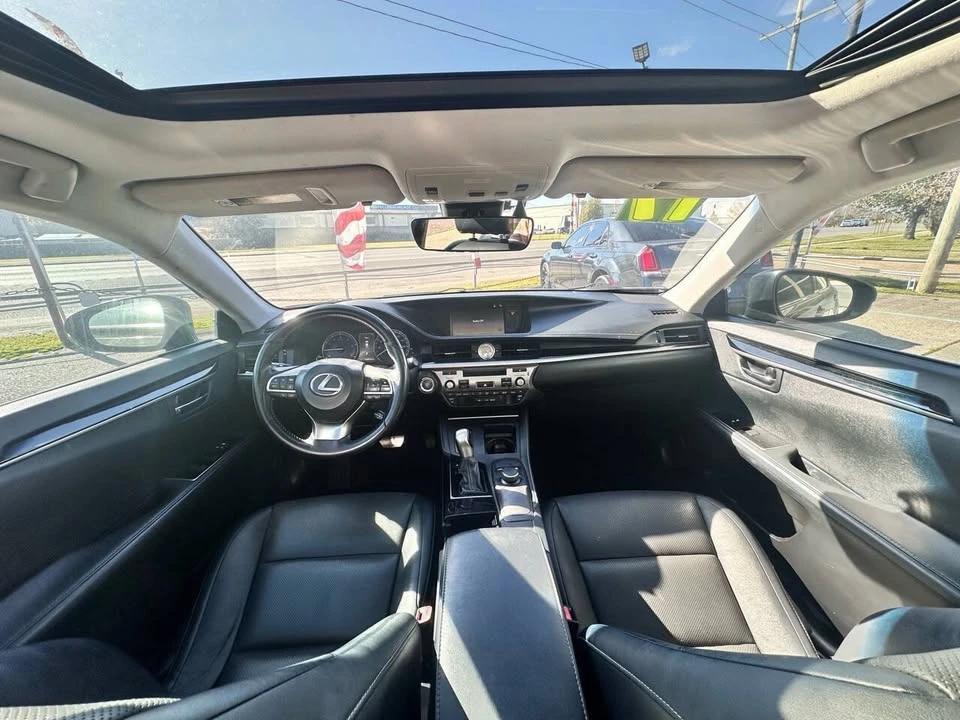 2017 Lexus ES 6th Gen - Image 8 of 13