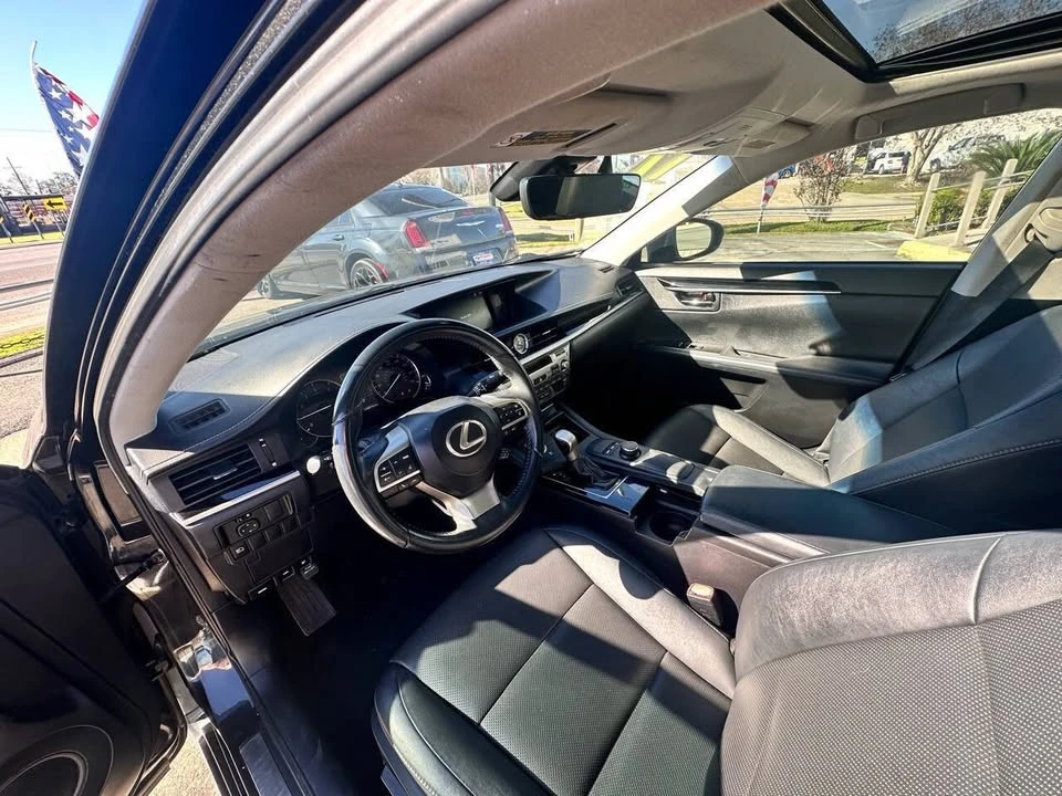 2017 Lexus ES 6th Gen - Image 10 of 13
