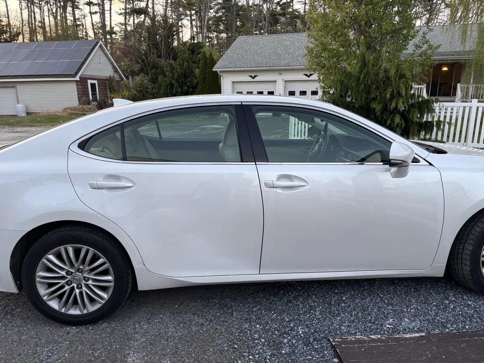 2017 Lexus ES 6th Gen - Image 4 of 8