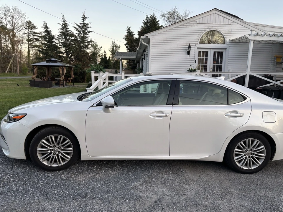 2017 Lexus ES 6th Gen - Image 2 of 8