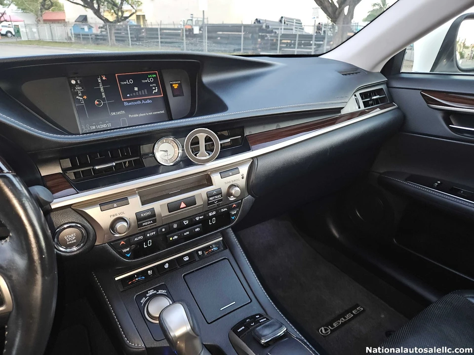 2017 Lexus ES 6th Gen - Image 18 of 21