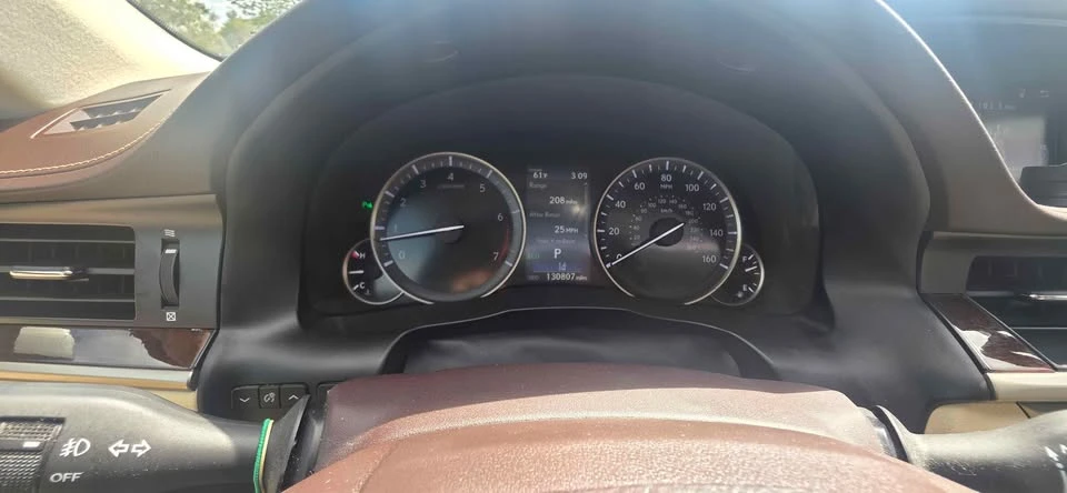 2017 Lexus ES 6th Gen - Image 6 of 10