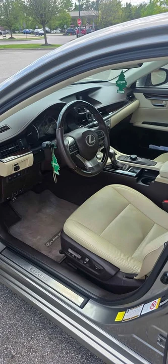 2017 Lexus ES 6th Gen - Image 8 of 10