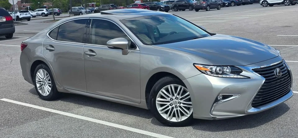 2017 Lexus ES 6th Gen - Image 2 of 10