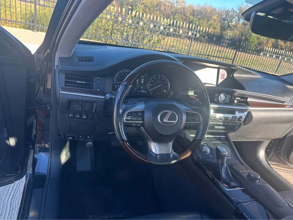 2017 Lexus ES 6th Gen - Image 19 of 20