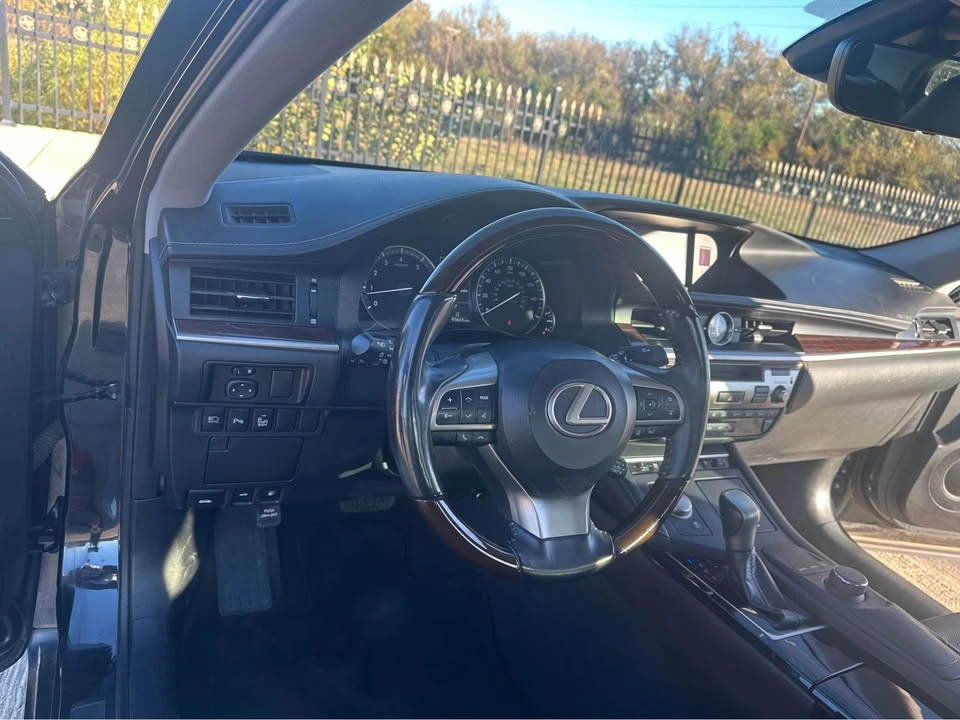 2017 Lexus ES 6th Gen - Image 16 of 20