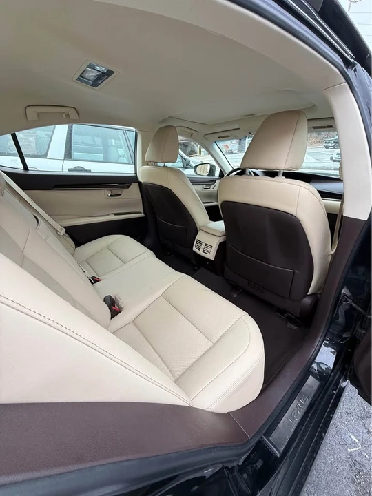 2017 Lexus ES 6th Gen - Image 9 of 17