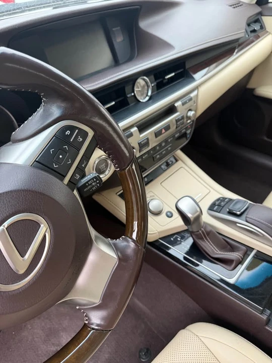 2017 Lexus ES 6th Gen - Image 12 of 17