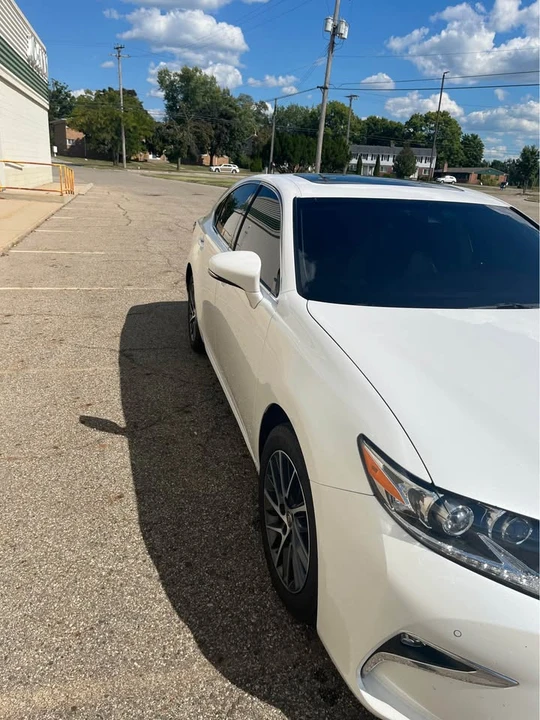2017 Lexus ES 6th Gen - Image 2 of 7
