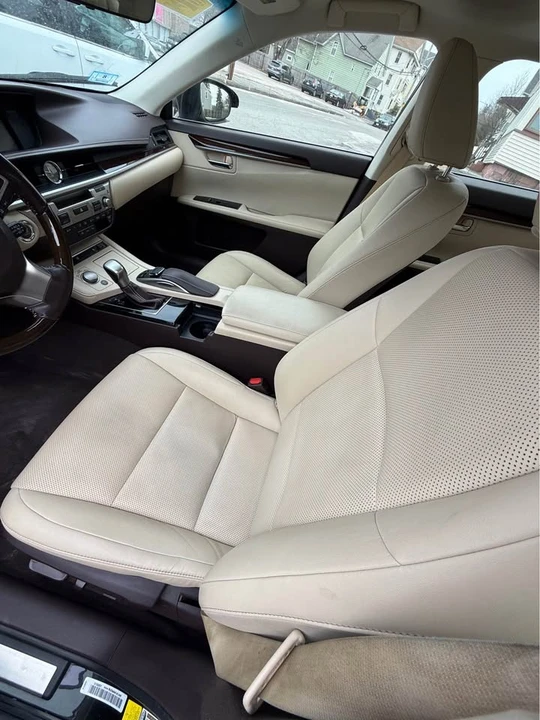 2017 Lexus ES 6th Gen - Image 11 of 17
