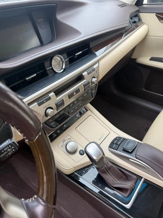 2017 Lexus ES 6th Gen - Image 13 of 17