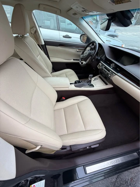 2017 Lexus ES 6th Gen - Image 8 of 17