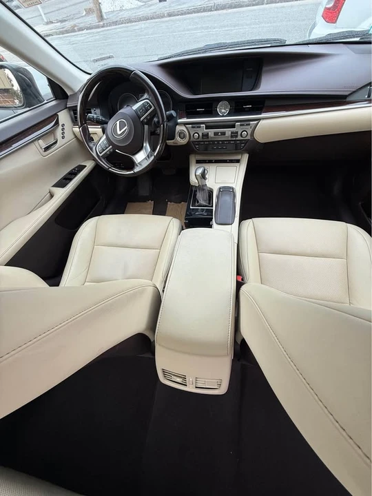 2017 Lexus ES 6th Gen - Image 10 of 17