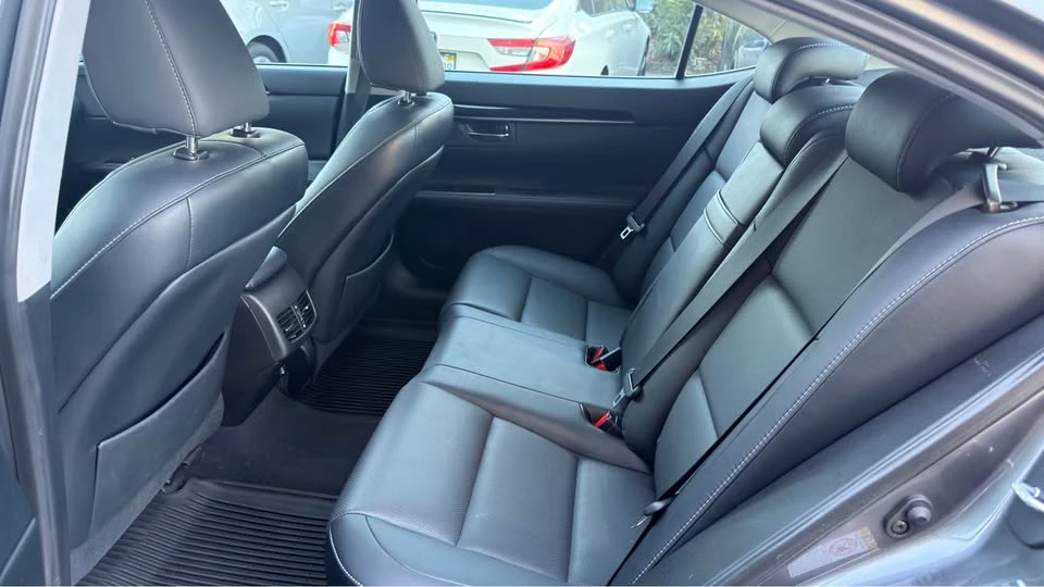 2017 Lexus ES 6th Gen - Image 9 of 10