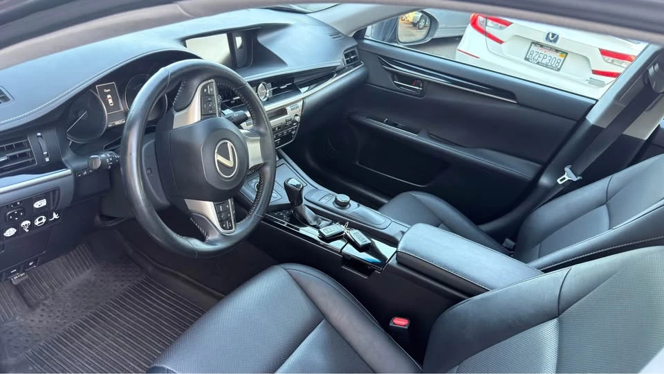 2017 Lexus ES 6th Gen - Image 6 of 10