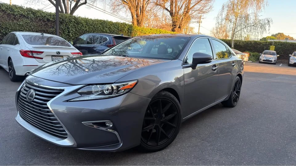 2017 Lexus ES 6th Gen - Image 3 of 10