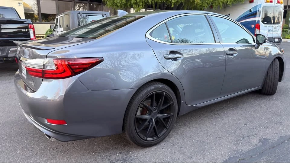 2017 Lexus ES 6th Gen - Image 5 of 10