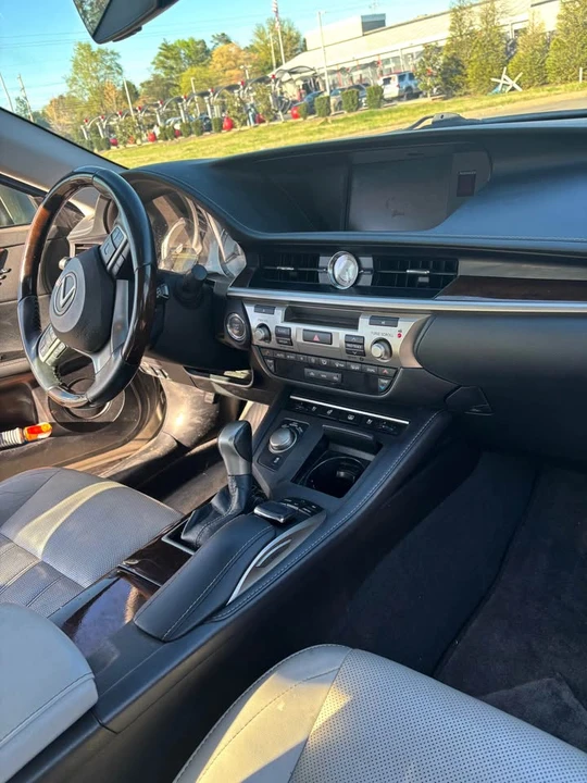 2017 Lexus ES 6th Gen - Image 11 of 20