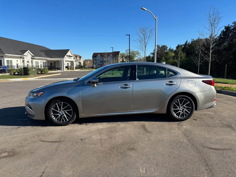 2017 Lexus ES 6th Gen - Image 3 of 20