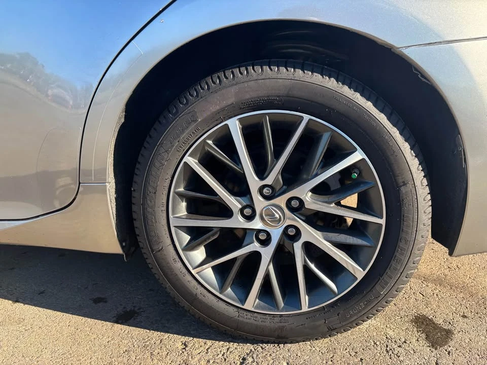 2017 Lexus ES 6th Gen - Image 16 of 20