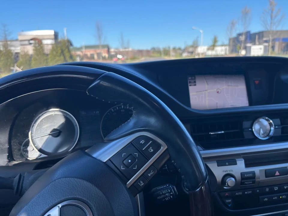 2017 Lexus ES 6th Gen - Image 19 of 20