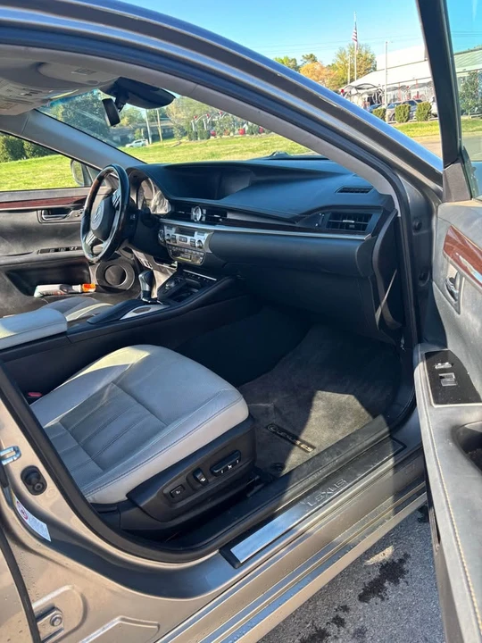 2017 Lexus ES 6th Gen - Image 10 of 20