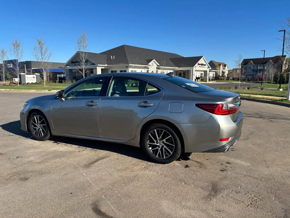 2017 Lexus ES 6th Gen - Image 2 of 20