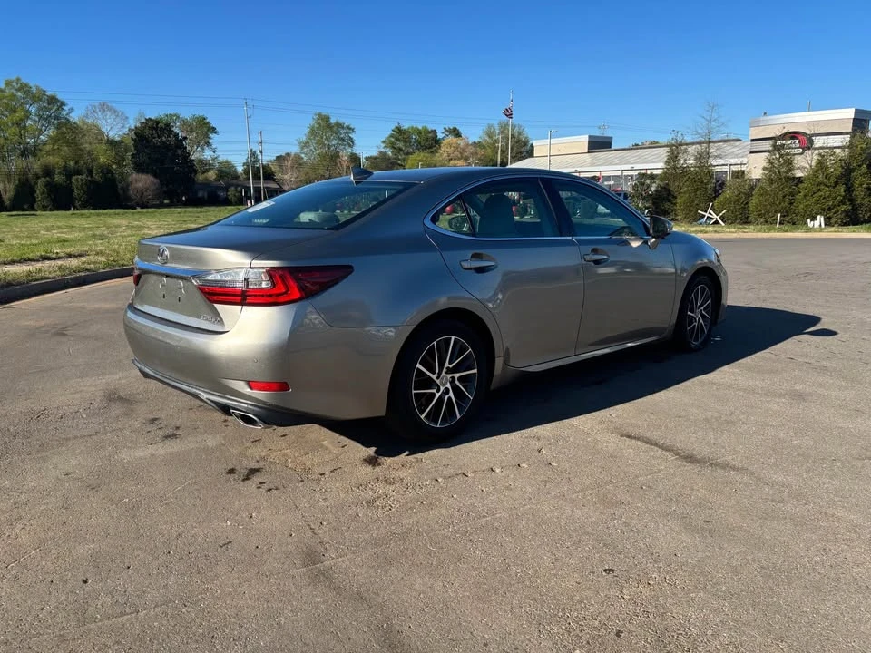2017 Lexus ES 6th Gen - Image 5 of 20
